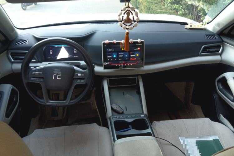 Used BYD Yuan UP 2025 Model 301KM Leading Version Center Console