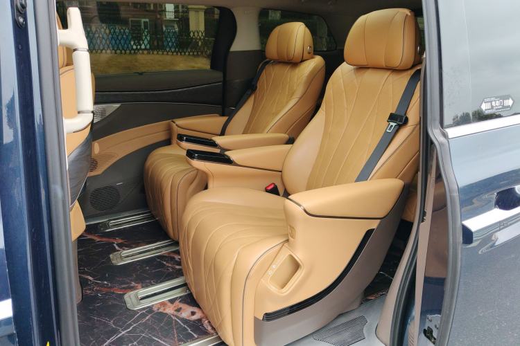 Used Denza D9 2022 DM-i 1040 Prestige Model