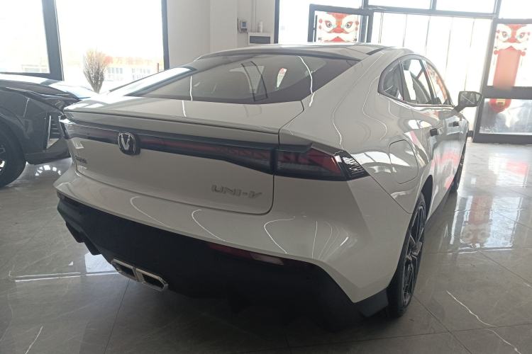 Used Changan UNI-V iDD 2024 Blue Whale Smart Electric iDD 136km ZhiKu Model

