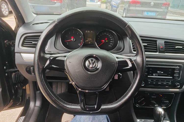 Used Volkswagen Lavida 2015 1.6L Automatic Comfort Edition Steering Wheel