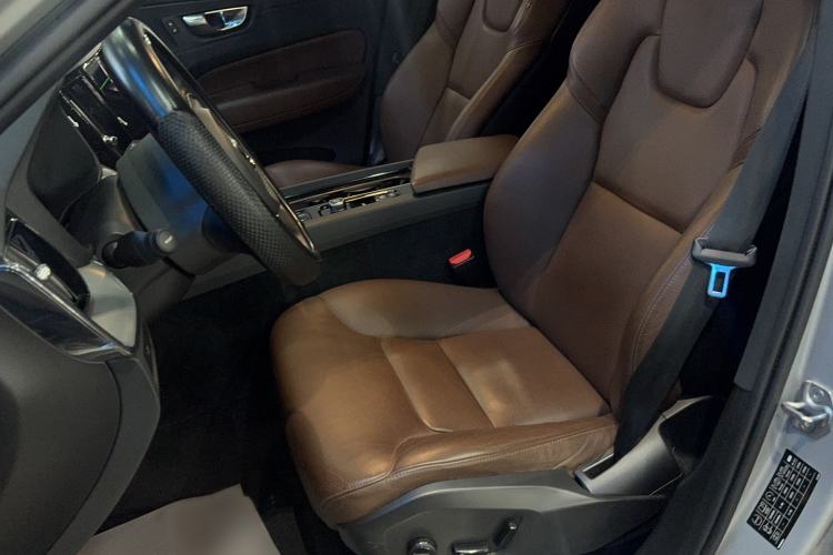 Used Volvo XC60 2023 B5 4x4 Smart Luxury Edition