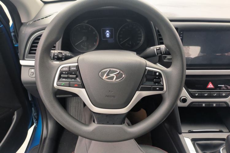 Used Hyundai Elantra (6th Generation / Lingdong) 2016 1.6L Manual ZhiXuan · Dynamic Model Steering Wheel