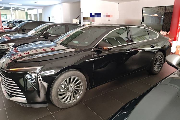 Used Buick LaCrosse 2025 28T Platinum Edition
