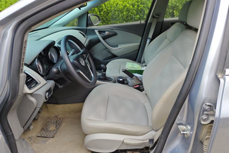 Used Buick GT 2012 XT 1.6L Manual Comfort Edition Left Front Seat