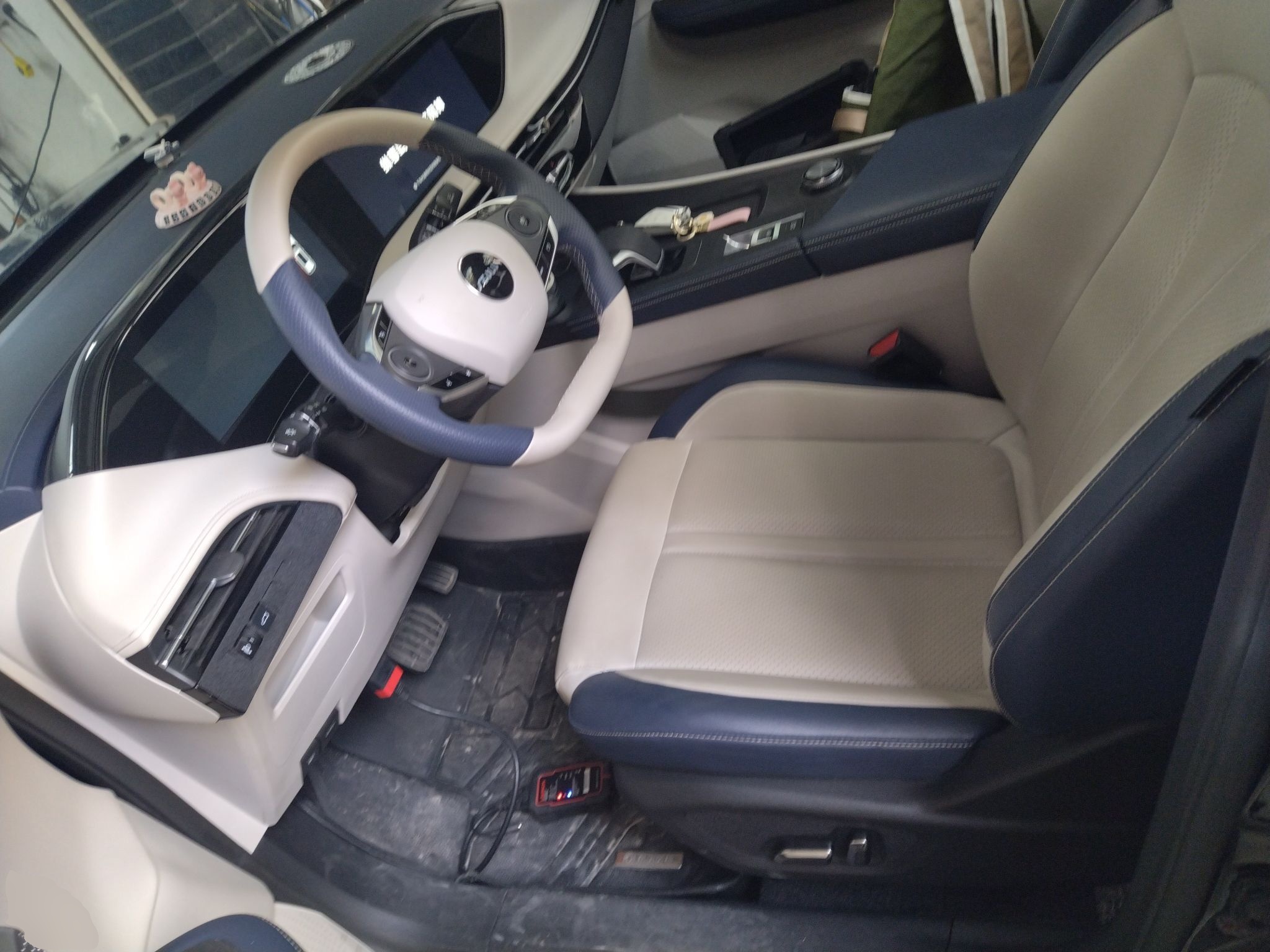 Переднее сиденье в автомобиле