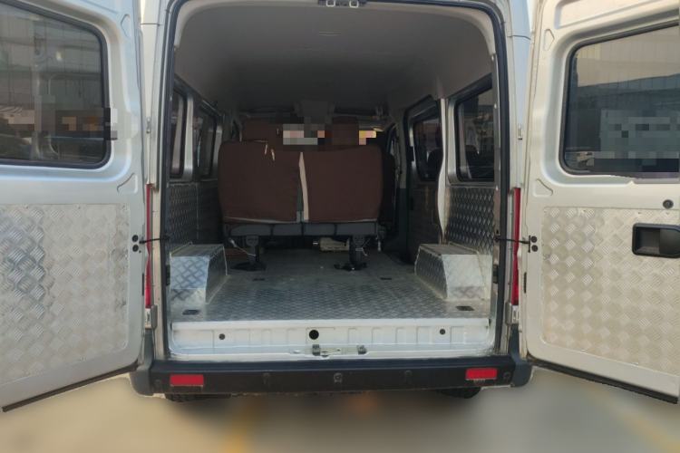 Used Dongfeng Yufeng 2021 2.0T Rear-Drive Logistics Vehicle Short Wheelbase Mid-Roof 5-9 Seaters China VI Standard D20