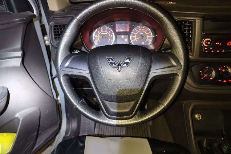 Used Wuling Hongguang V 2019 1.5L Standard Version China VI LAR
