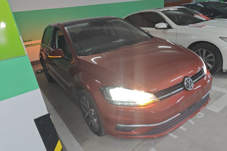 Used Volkswagen Golf 2018 230TSI Automatic Luxury Version
