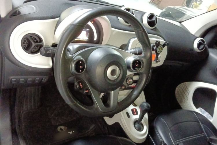 Used smart fortwo 2015 1.0L 52 kW Hardtop Passion Edition
