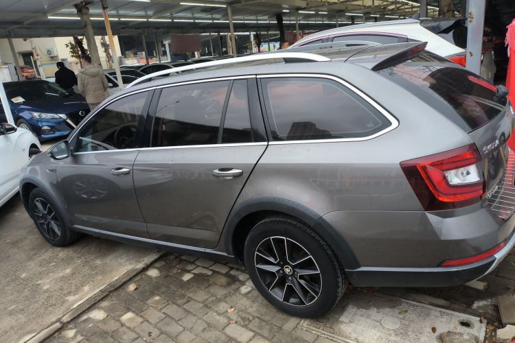 Used Skoda Octavia 2018 Station Wagon TSI230 DSG Luxury Edition
