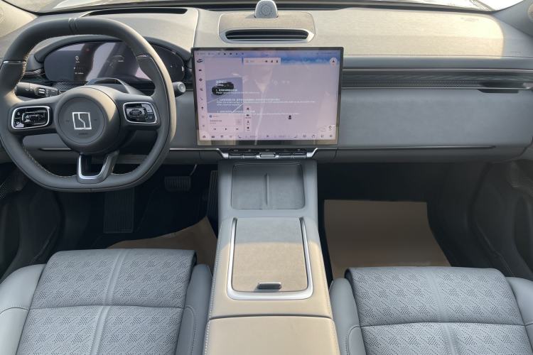 Used Zeekr 7X 2025 100 kWh Long-Range Rear-Wheel Drive with Intelligent Driving Features Interior 1