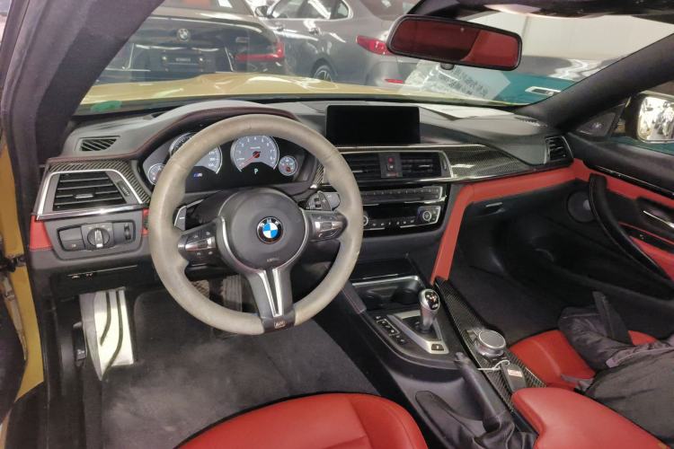 Used BMW M4 2019 M4 Coupe Shadow Edition Center Console