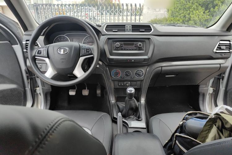 Used Great Wall Wingle 5 2023 2.4L Gasoline Two-Wheel-Drive Entry-Level Big Double Center Console