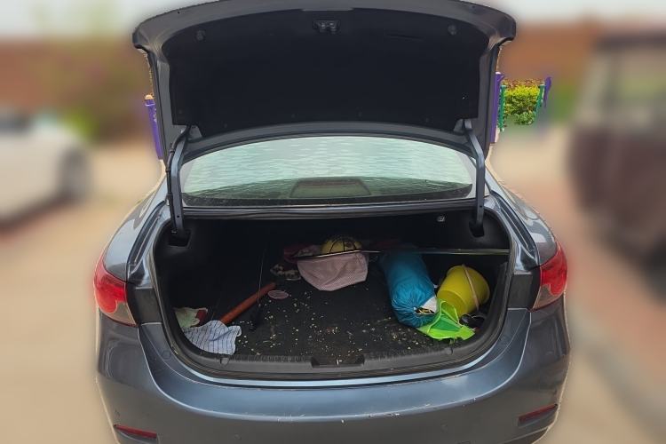 Used Mazda Atenza 2015 2.0L Blue Sky Fashion Edition Trunk