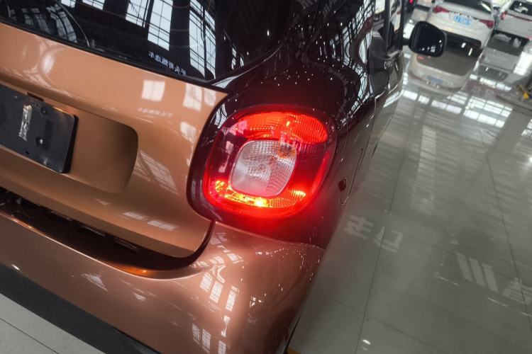 Used smart fortwo 2015 1.0L 52 kW hardtop Dynamic version