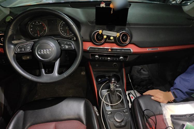 Used Audi Q2L 2018 35 TFSI Fashion Dynamic Version China VI Emission Standard Center Console