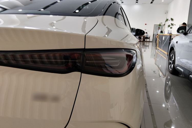 Used BYD Seal 06 New Energy 2024 DM-i 120KM Flagship Model Right Rear Taillight