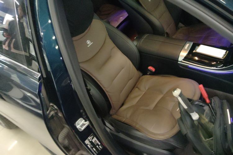 Used Mercedes-Benz C-Class 2024 Facelifted C-Class 260 L Night Edition Sports Version Right Front Seat