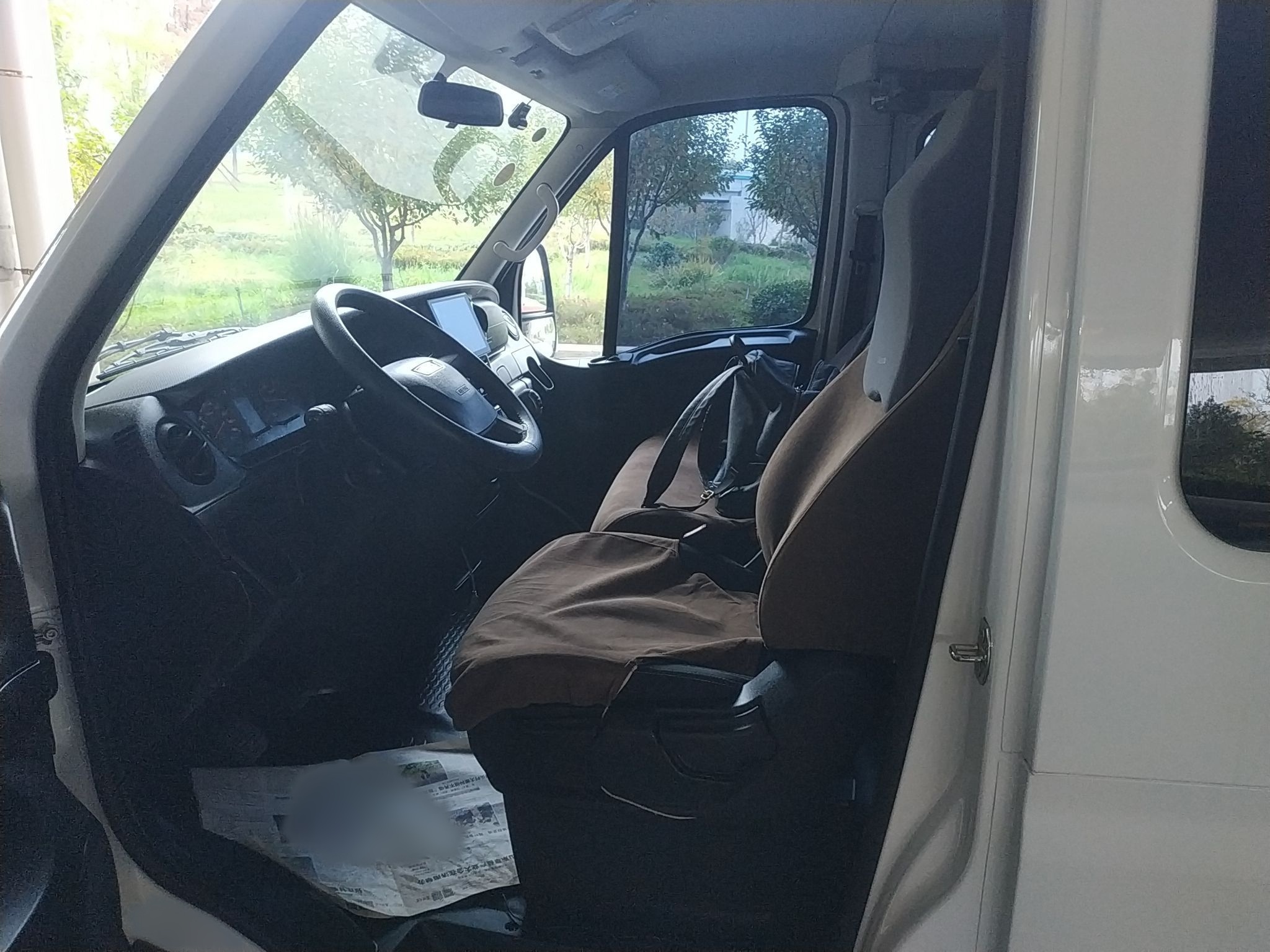 Переднее сиденье в автомобиле