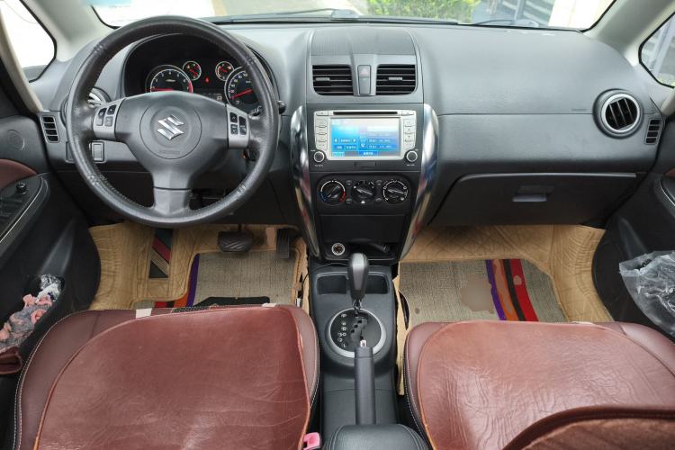 Used Suzuki SX4 2012 1.6L Automatic Ruiqi Model Center Console