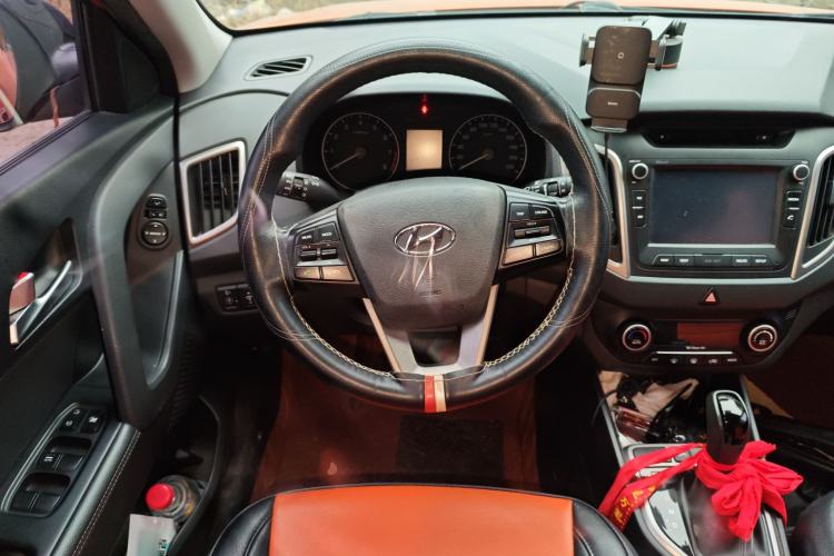 Used Hyundai ix25 2015 1.6L Automatic Two-Wheel-Drive Deluxe DLX Model