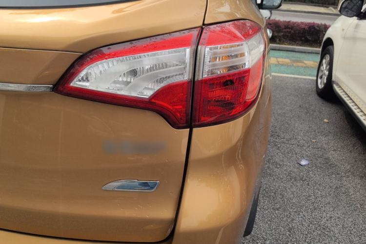 Used Venucia T70 2015 2.0L CVT Smart Choice Edition
