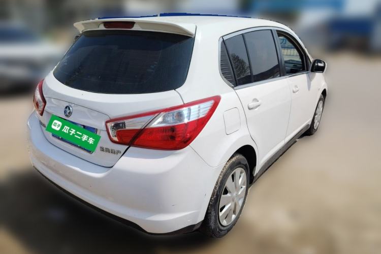Used Venucia R50 2015 1.6L Manual Fashion Edition
