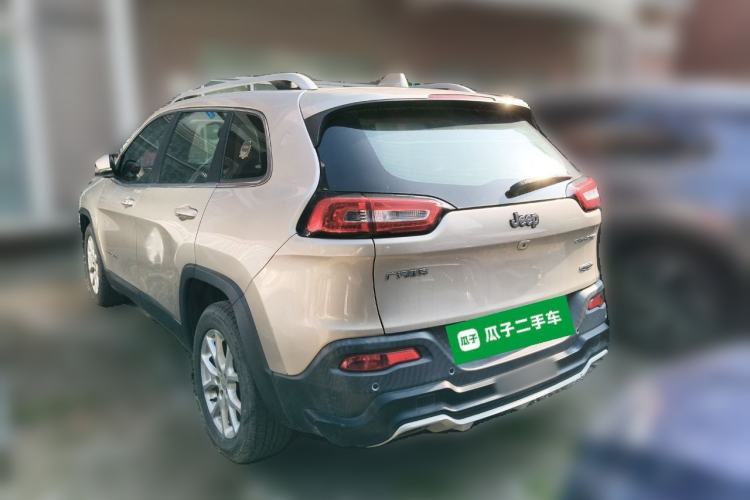 Used Jeep Cherokee 2016 2.4L Leading Smart Version
