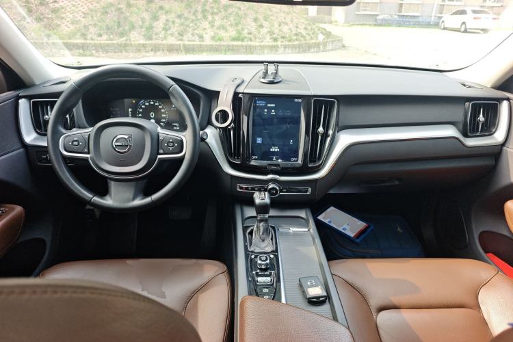 Used Volvo XC60 2019 T5 4x4 Smart Edition China V Standard