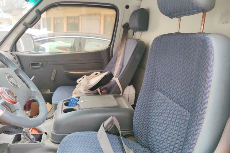 Used Foton Scenic 2014 2.5T Express Standard Long-Wheelbase High-Roof Version with 4J25TC Powertrain