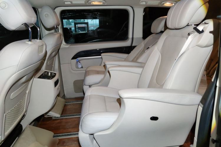 Used Mercedes-Benz V-Class 2018 V 260 Avantgarde Edition China VI Left Rear Seat