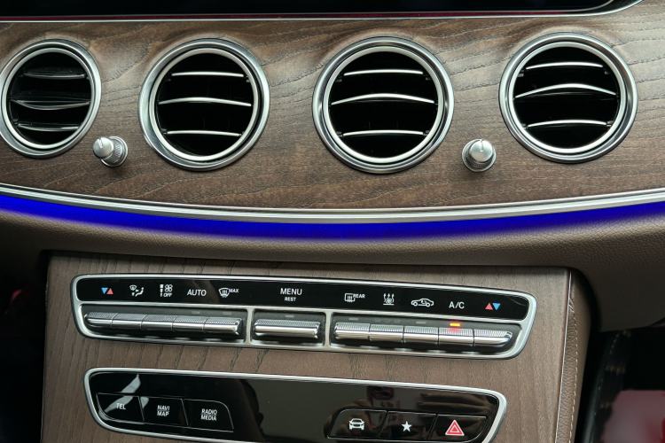 Used Mercedes-Benz E-Class New Energy 2022 Facelift E 350 e L Plug-in Hybrid Sedan Interior 12