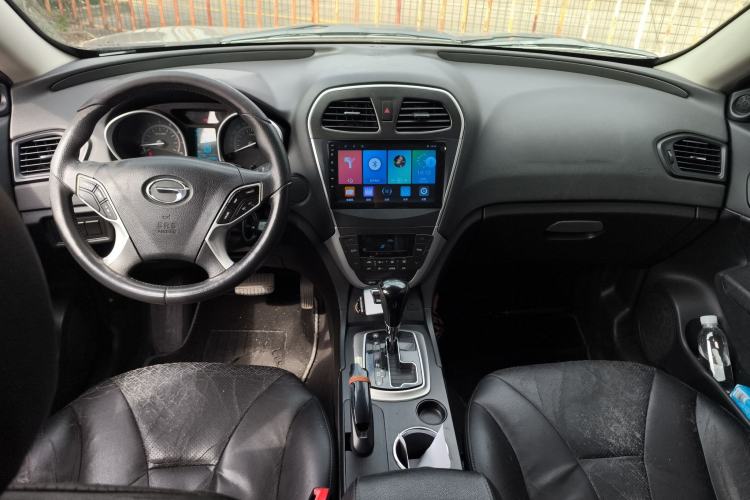 Used GAC Trumpchi GS5 Super 2015 2.0L Automatic Two-Wheel Drive Comfort Edition Center Console