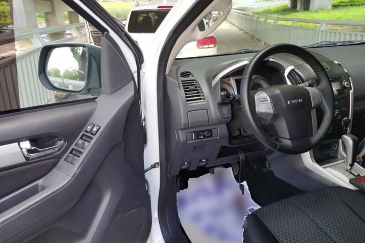 Used Isuzu mu-X 2015 2.5T Four-Wheel Drive Automatic Comfort Model 5 Seats
