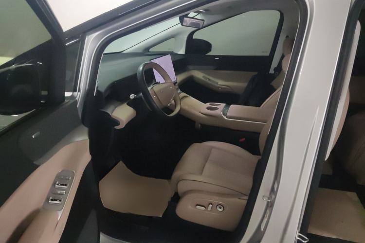 Used XPeng X9 2024 610 Long-Range Pro Left Front Seat