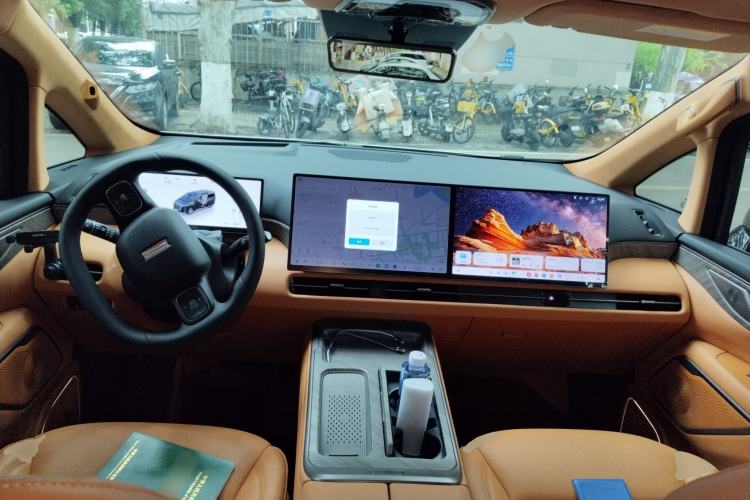 Used Wey Gaoshan 2025 Four-Wheel Drive Alpine 8 Center Console