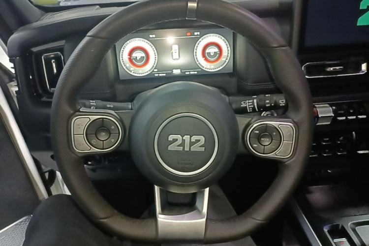 Used 212 T01 2024 2.0T Mechanic
