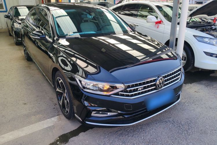 Used Volkswagen Magotan 2025 Revised Version Zhongxiang Edition 330TSI DSG Luxury Trim Exterior 1