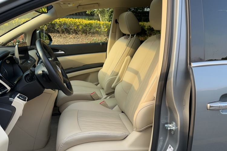 Used Buick GL8 2023 Land Executive Class 652T Luxury Model
