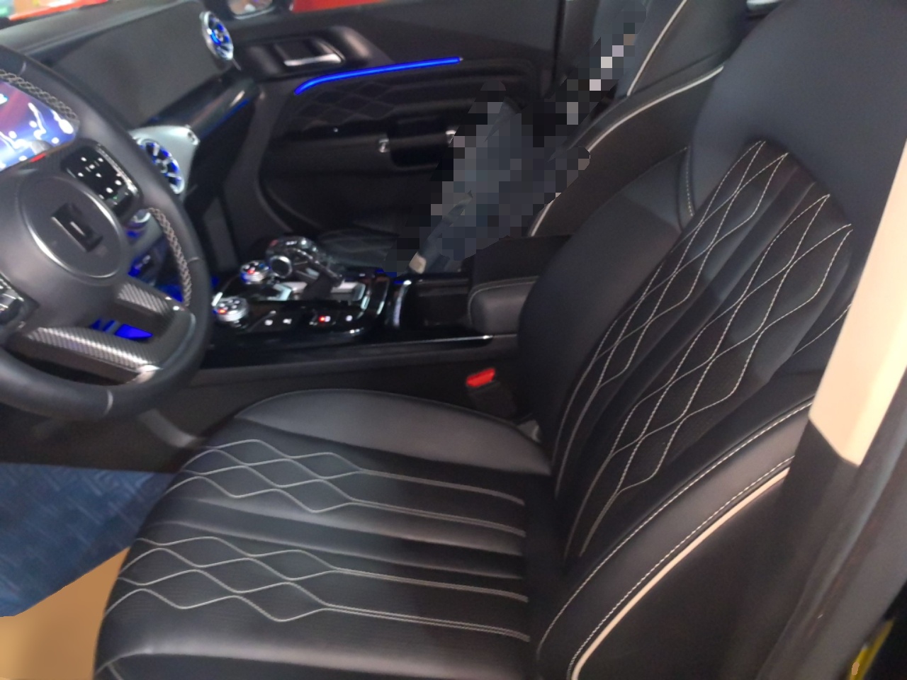 Переднее сиденье в автомобиле