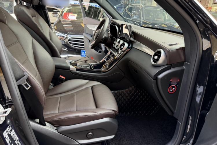 Used Mercedes-Benz GLC 2022 Second Facelift GLC 260 L 4MATIC Dynamic Edition Right Front Seat