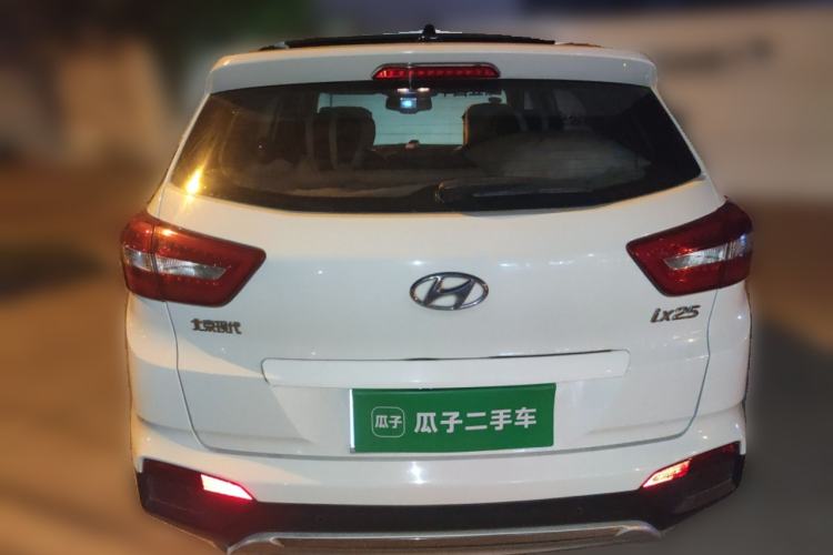 Used Hyundai ix25 2015 1.6L Automatic Two-Wheel-Drive Deluxe DLX Model
