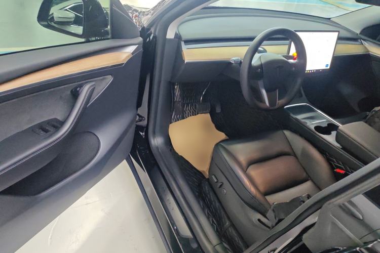 Used Tesla Model Y 2022 Rear-Wheel-Drive Version
