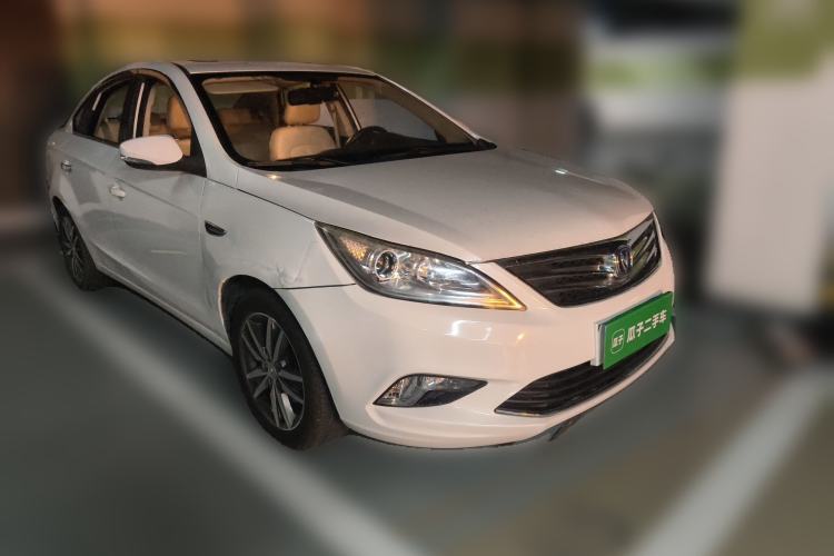 Used CHANGAN Eado 2015 1.6L Manual Luxury Model China IV Standard Front Right 45 Deg