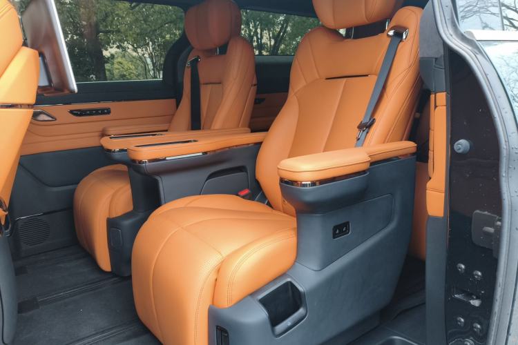 Used Geely Galaxy LEVC L380 2024 140-Degree 6-Seater All-Wheel-Drive Ultra Left Rear Seat