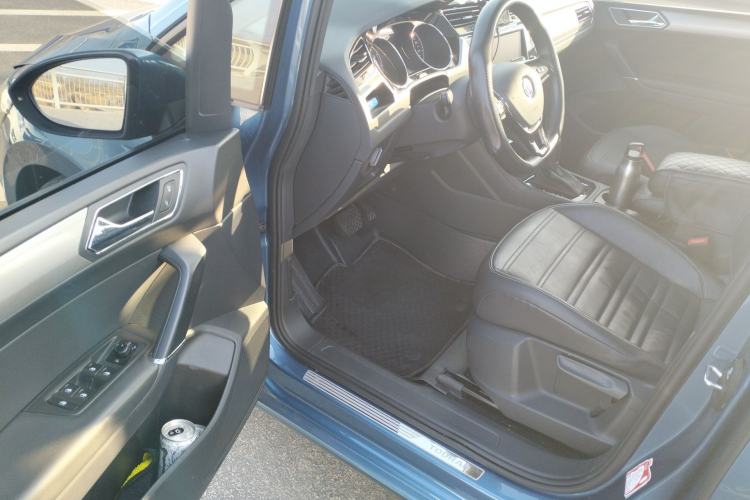 Used Volkswagen Touran 2018 Volkswagen Touran L 280TSI DSG Comfort Edition 6-seater Driver Seat