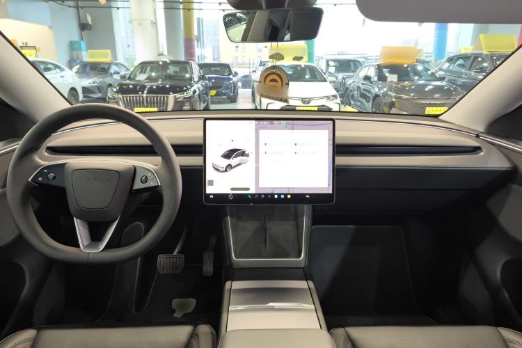 Used Tesla Model Y 2025 Rear-Wheel-Drive Version
