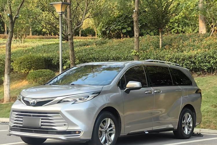 Used Toyota Sienna 2021 2.5L Hybrid Platinum Edition