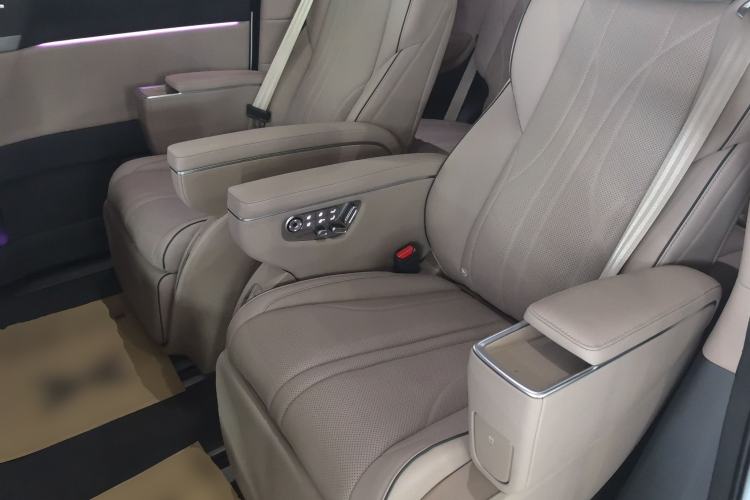 Used XPeng X9 2025 740 Ultra-Long Range Max
