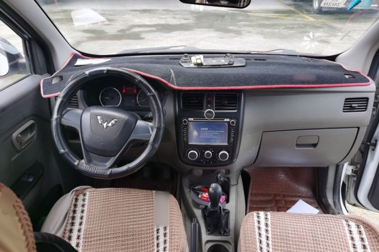 Used Wuling Rongguang V 2016 1.5L Standard Version
